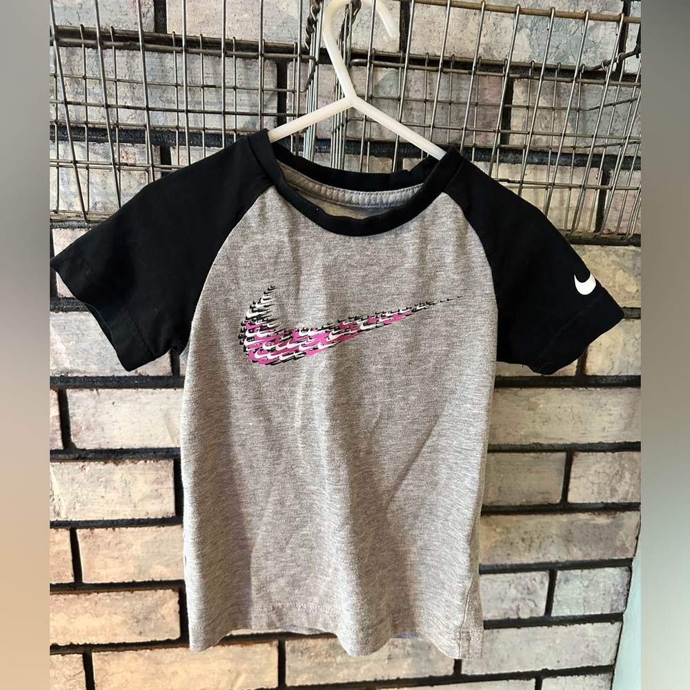 3t Nike girls tshirt